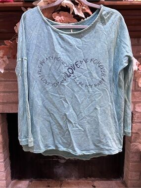 Women's Light Blue Long-Sleeve Graphic Tee EUC